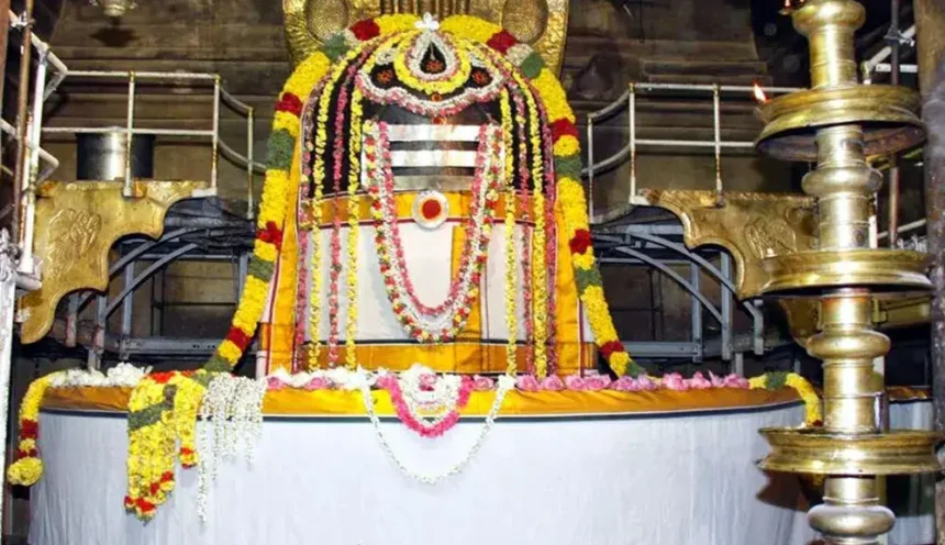shiva lingam in brihadeeswarar temple
