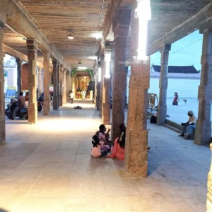 adi kumbeswarar temple inner view